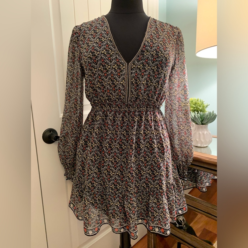 NWT!!  MAX STUDIO- WOMEN’S-XL LONG SLEEVE RUFFLE BOHO FLORAL V-NECK DRESS